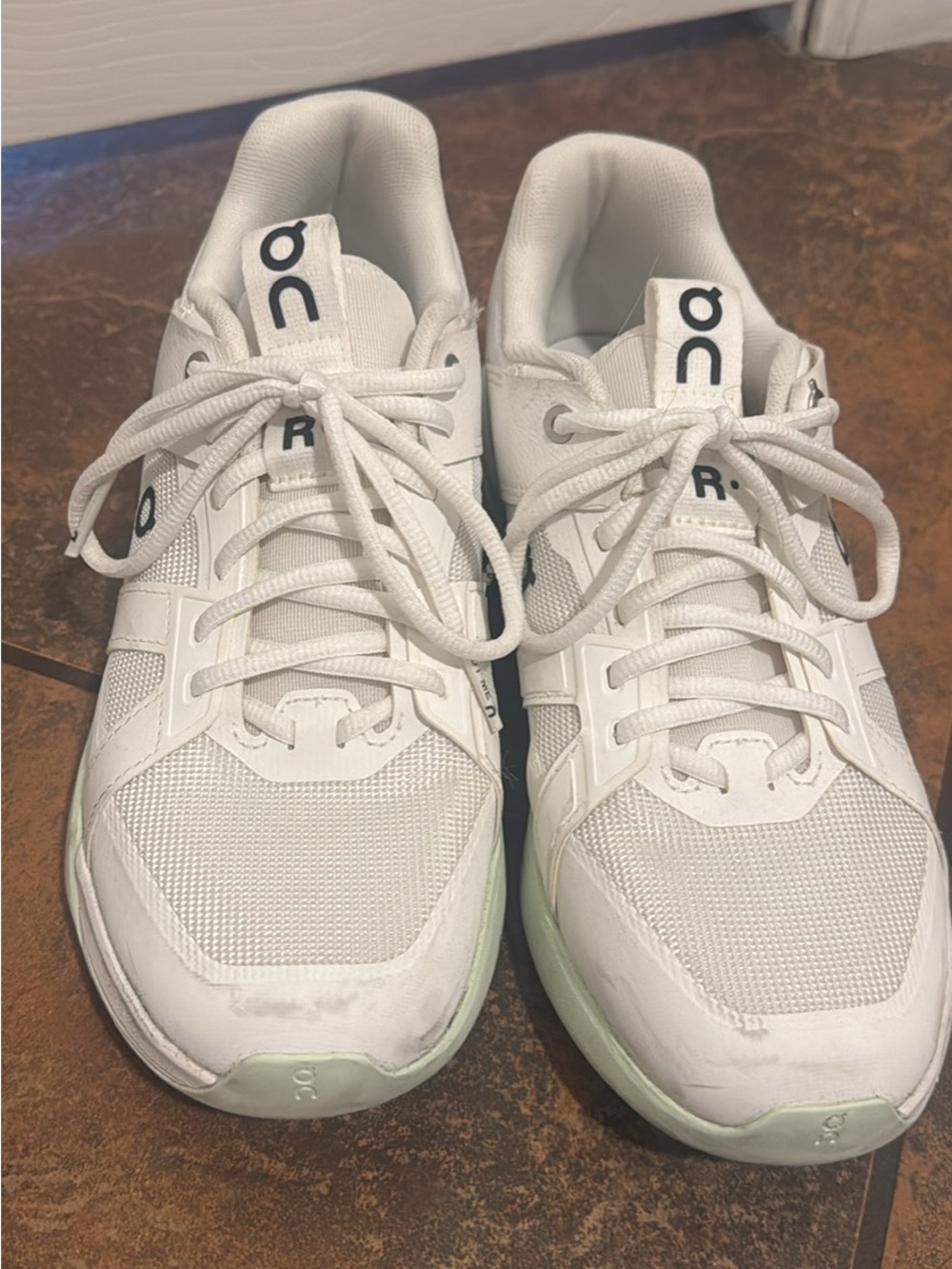 On cloud the Roger tennis shoes